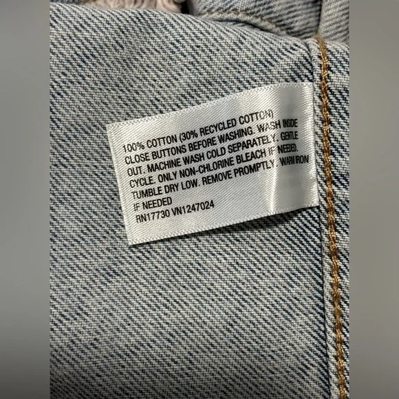 ๐Beautiful ๐ Light Blue Denim Vest NWT ๐ - Picture 4 of 7